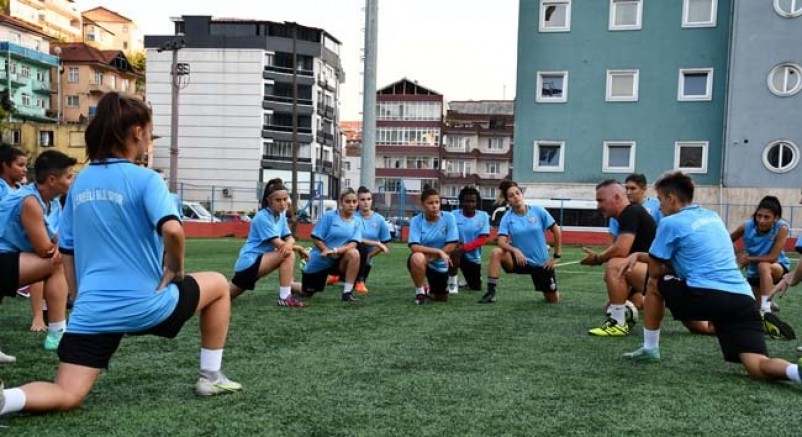 Kadın Futbol Takımı Bolu’da Kampa Girdi