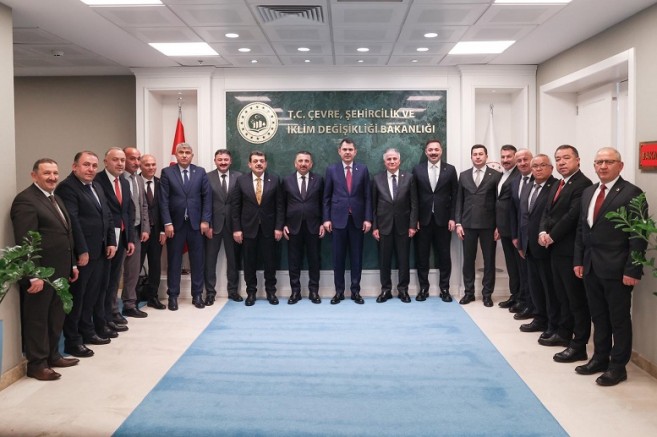 AK PARTİ TEŞKİLATINDAN BAKAN KURUM’A ZİYARET