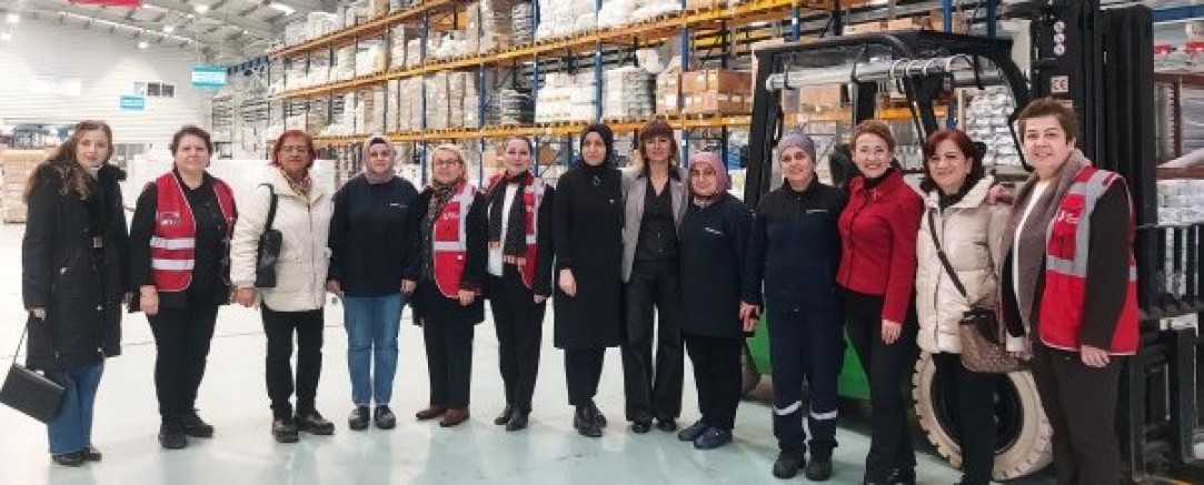 CHP'Lİ KADINLAR 8 MART'I BAYAR GLOBAL FABRİKASI'NDA KUTLADI