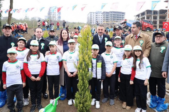 FİDANLAR MİNİKLERİN ELLERİYLE TOPRAKLA BULUŞTU