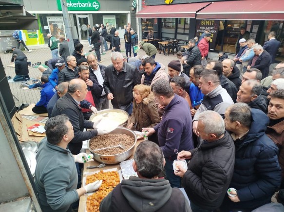İSMAİL AĞA CAMİ’DE CUMA NAMAZI SONRASI CEMAATE YEMEK  İKRAMI