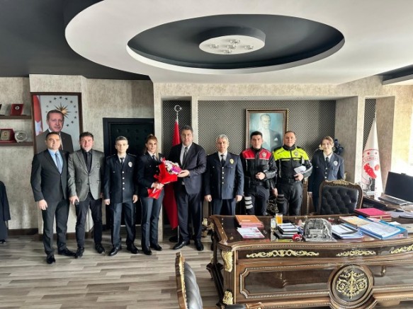 KAYMAKAM YILMAZ, EMNİYET MÜDÜRLÜĞÜ'NÜ KUTLADI