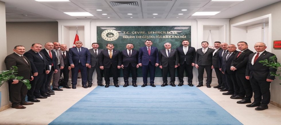 AK PARTİ TEŞKİLATINDAN BAKAN KURUM’A ZİYARET