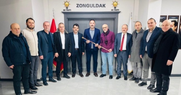 AK PARTİ YENİ İL BİNASINA  ÖNCEKİ YÖNETİMDEN ZİYARET