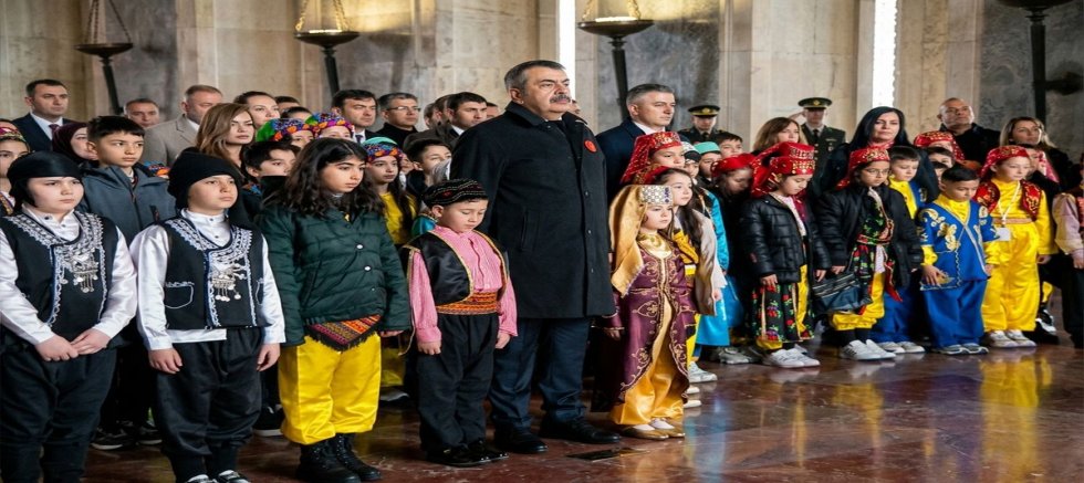 Bakan Tekin 81 ilden çocuklarla Anıtkabir'de: