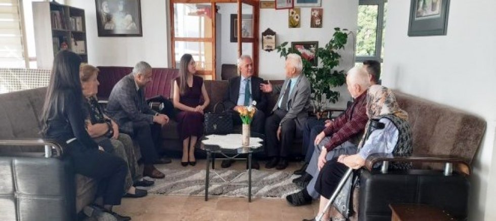 Emekli Öğretmene Anlamlı Ziyaret