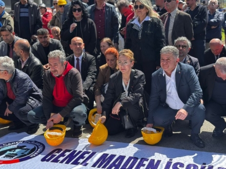 “EYLEMLERİNİ SÜRDÜREN MADENCİLERE SELAM OLSUN”