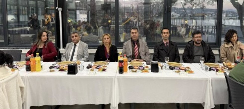 KAYMAKAM YILMAZ,ROMAN VATANDAŞLARLA İFTAR SOFRASINDA BİR ARAYA GELDİ