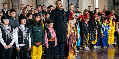 Bakan Tekin 81 ilden çocuklarla Anıtkabir'de: