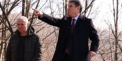 BAŞKAN  ERDEM  SAHADA  SORUNUN OLDUĞU YERDE 