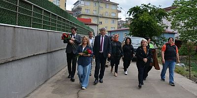 BAŞKAN KARA GÜLÜÇ PAZARYERİNDE ANNELER’İN GÜNÜNÜ KUTLADI