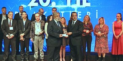 Cengiz Halil Çiçek’e 20. Yıl plaketi