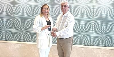 EMEL ELİK BEZAROĞLU KONAKLAMA OSCAR’INI ALDI