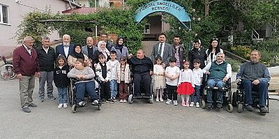 Harçlıklarını biriktiren çocuklar Barış ağabeylerine akülü sandalye aldı