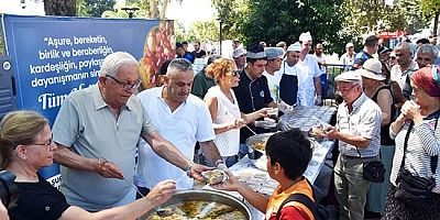 Kdz. Ereğli Belediyesi, halka aşure ikramında bulundu