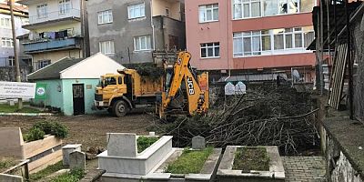 MEZARLIKLAR BAYRAMA HAZIRLANIYOR