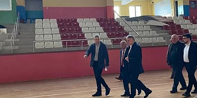Milletvekili Bozkurt tadilatı devam eden spor salonunda incelemede bulundu