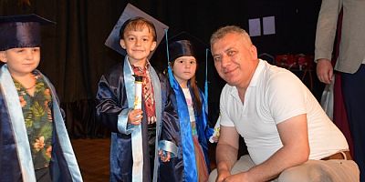 Sevgi Barış Dostluk Kreşi Miniklerinden Yıl Sonu Gösterisi