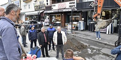 UN PAZARINDA YAĞMUR SULARI GİDERLERİ ELDEN GEÇİRİLİYOR