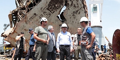 VALİ BATAN GEMİNİN ENGAZINI İNCELEDİ