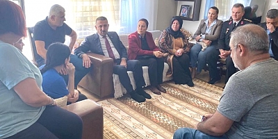 VALİ VE ESŞİ ACILI AİLEYİ ZİYARETTE BULUNDULAR