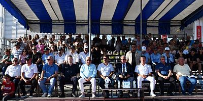 YAĞLI DİREKTEN BAYRAK ALMA YARIŞI NEFESLERİ KESTİ...