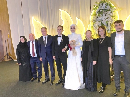 YILIN DÜĞÜNÜNDE SALON DAVETLİLERE DAR GELDİ